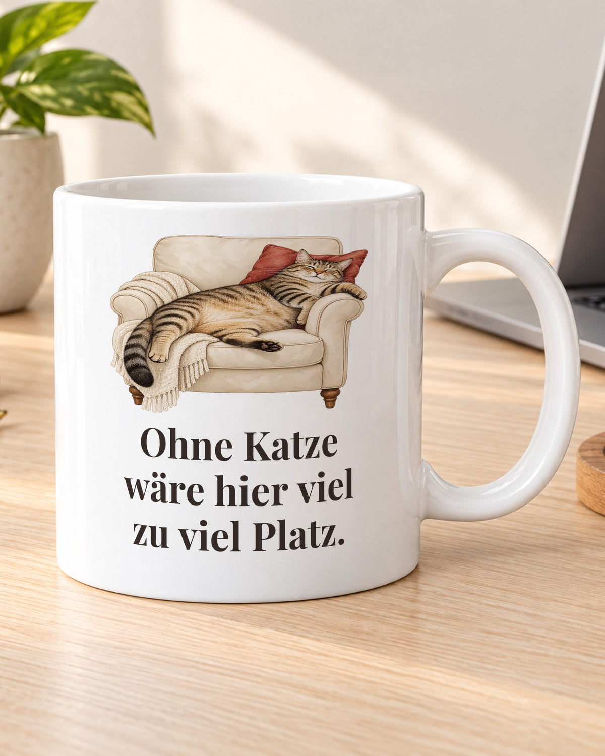Katzentasse „Ohne Katze wäre hier viel zu viel Platz.“ am Schreibtisch