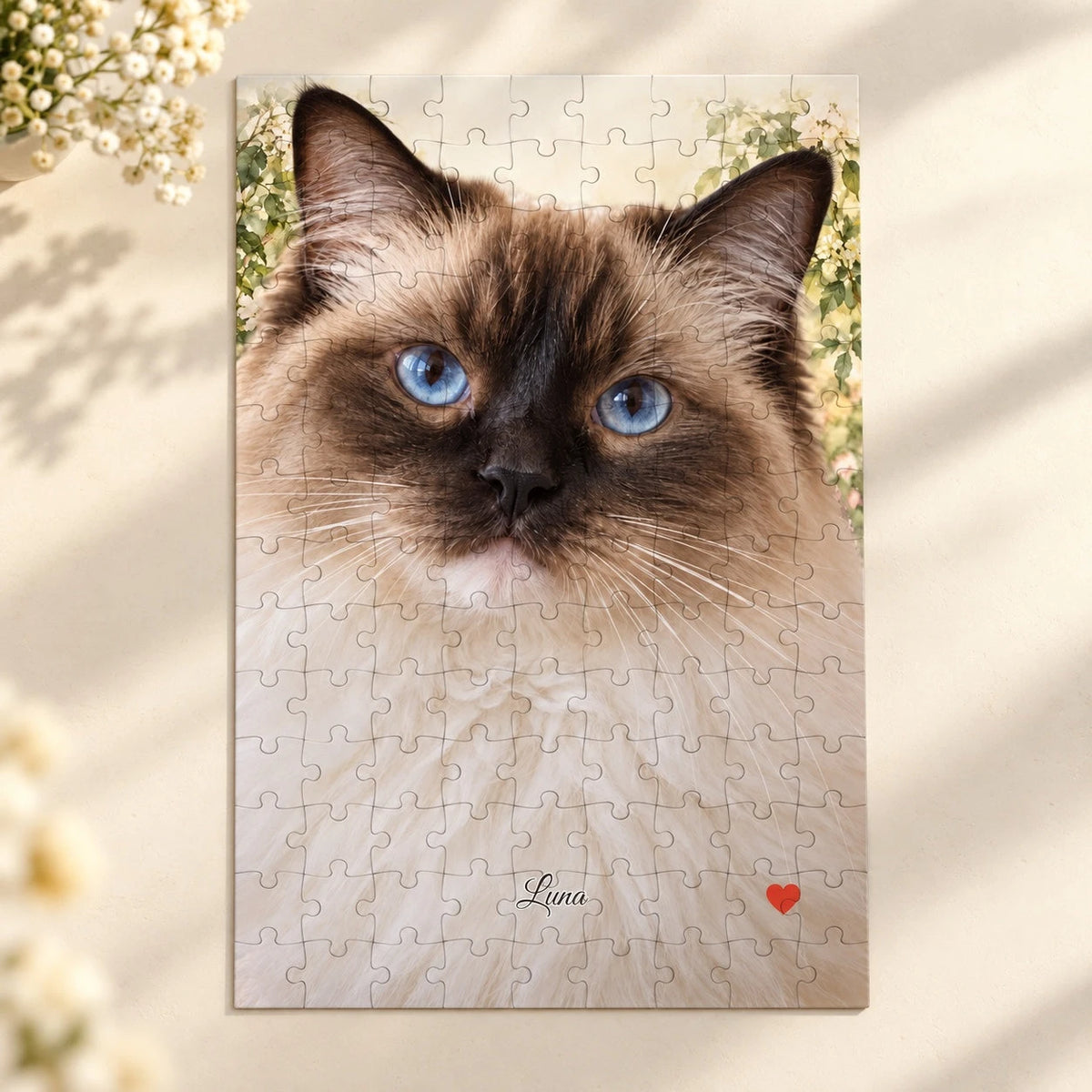 Katzen-Puzzle Luna mit Blütengarten und Herz – fertiges Motiv