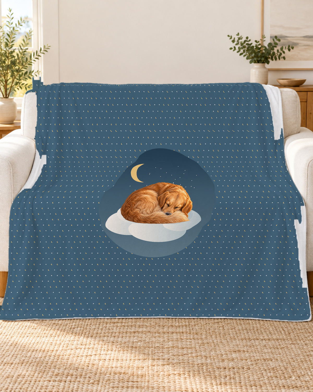 Kuscheldecke Schlummertraum in Rauchblau mit Hund auf der Wolke über dem Sofa