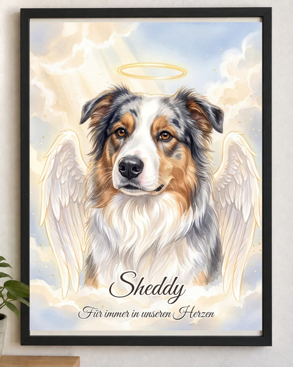 Gedenkportrait Engel im schwarzen Holzrahmen, Hochformat: Hund Sheddy mit Engelsflügeln und Heiligenschein vor hellem Himmel, mit Namen