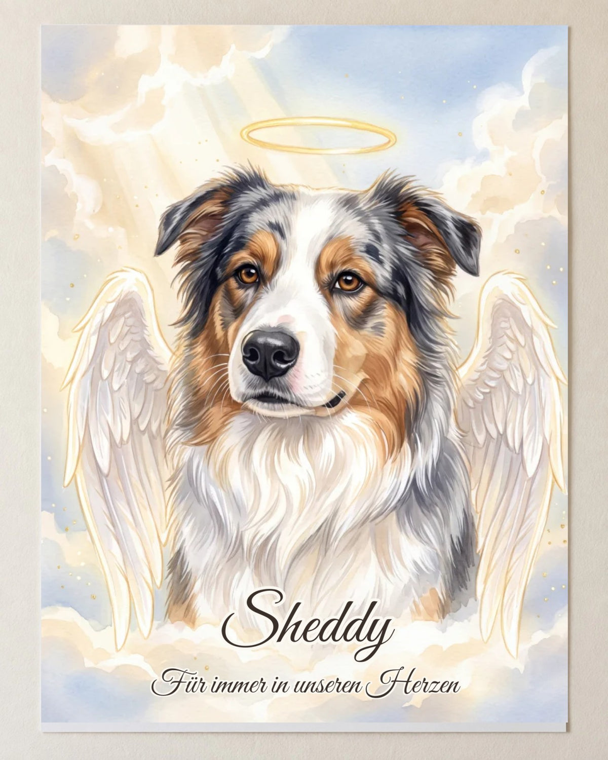 Gedenkportrait Engel als Poster, Hochformat: Hund Sheddy mit Engelsflügeln und Heiligenschein vor hellem Himmel, mit Namen