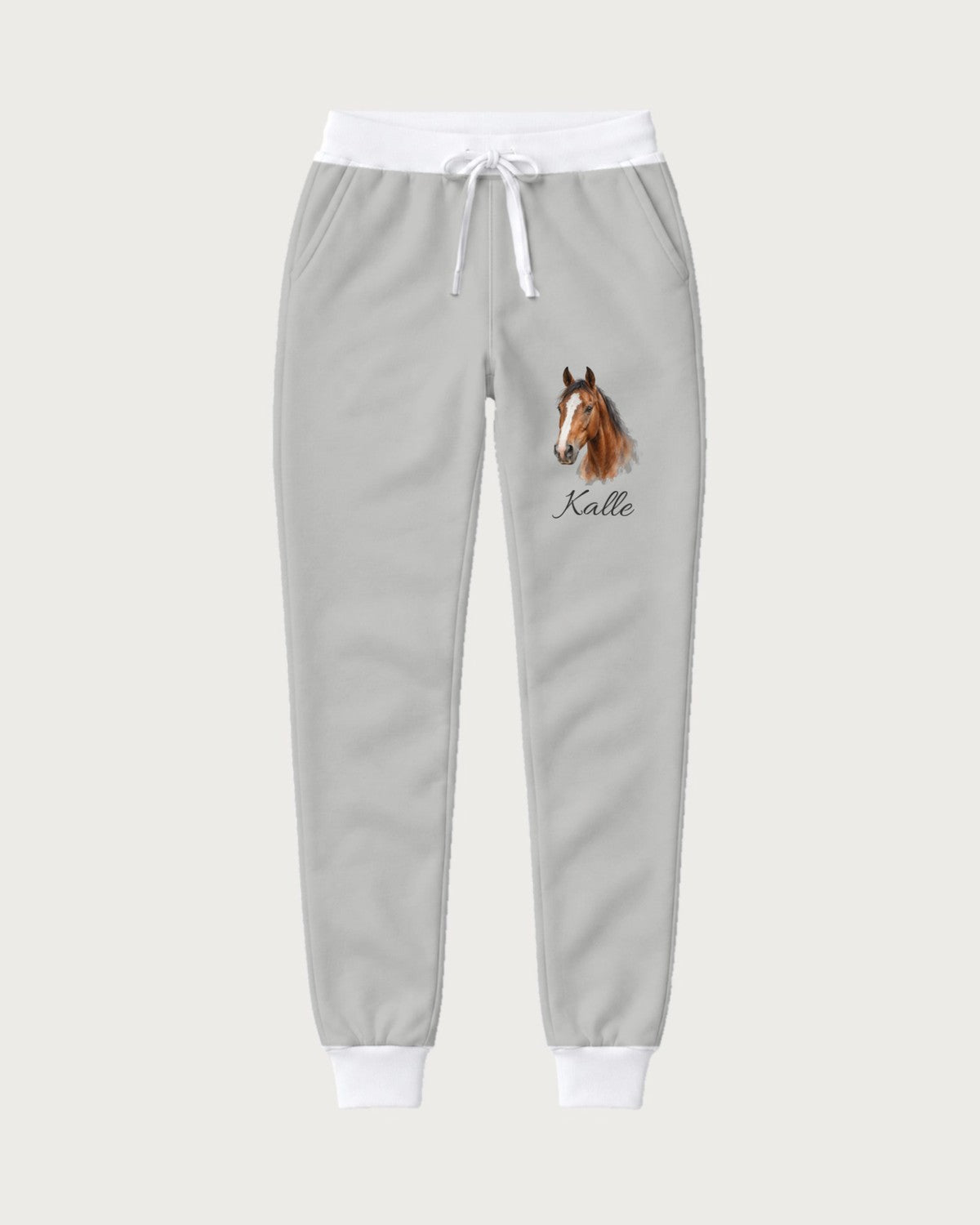 Pantalon de jogging gris clair avec portrait du cheval et prénom : vue d'ensemble du pantalon