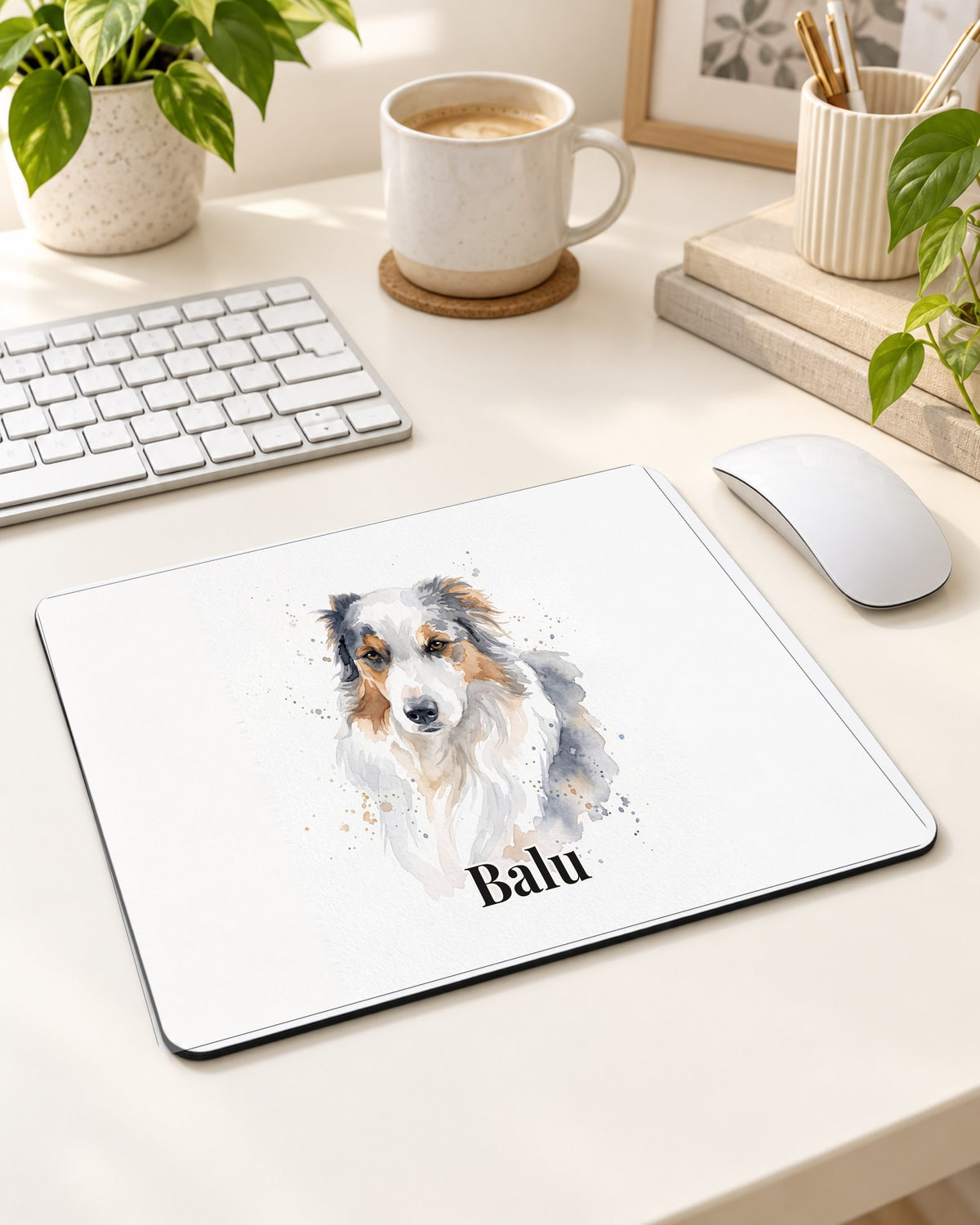 Mauspad mit deinem Hund im Aquarell-Stil mit Namen Balu auf dem Schreibtisch