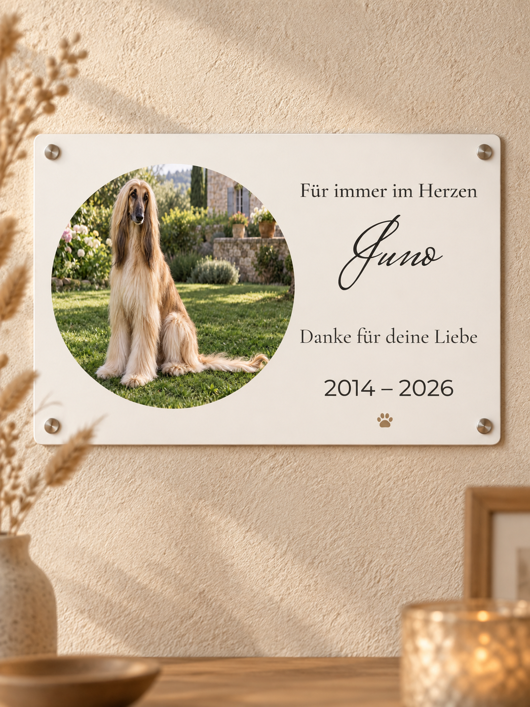 Hunde-Gedenkschild mit Juno, großer Namensschrift und persönlichen Erinnerungsworten
