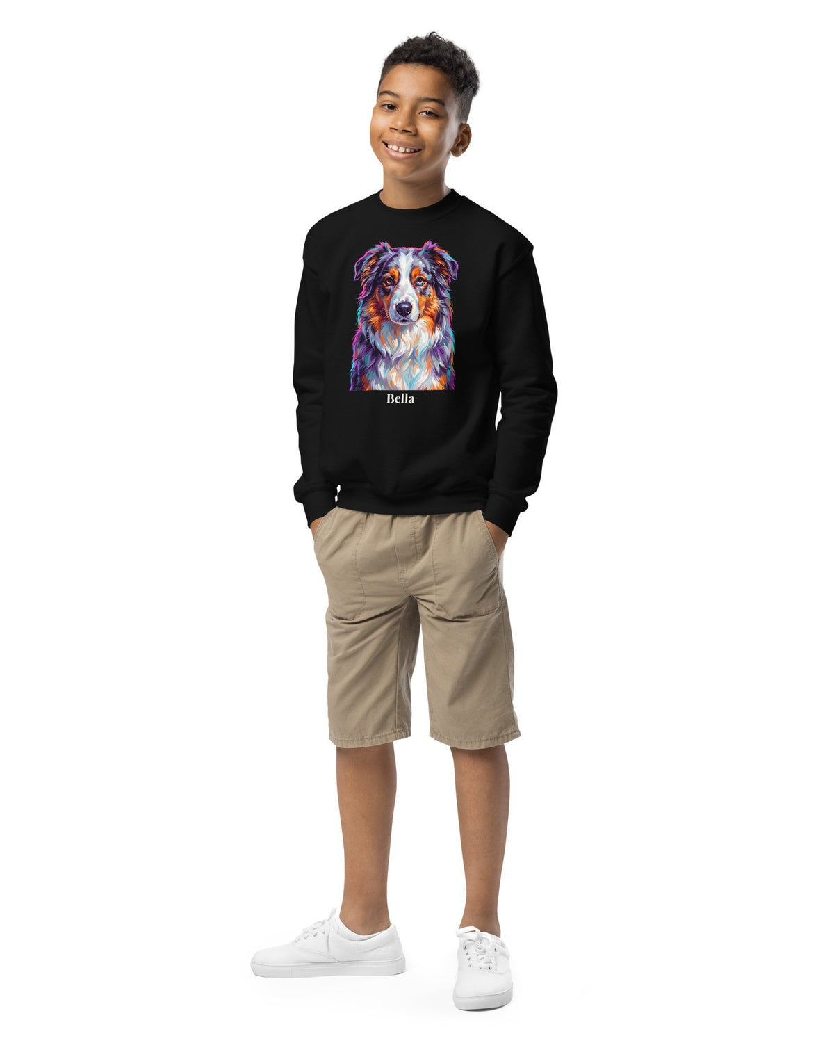 Kind im schwarzen Sweatshirt mit Hundeportrait im Pop-Art-Stil