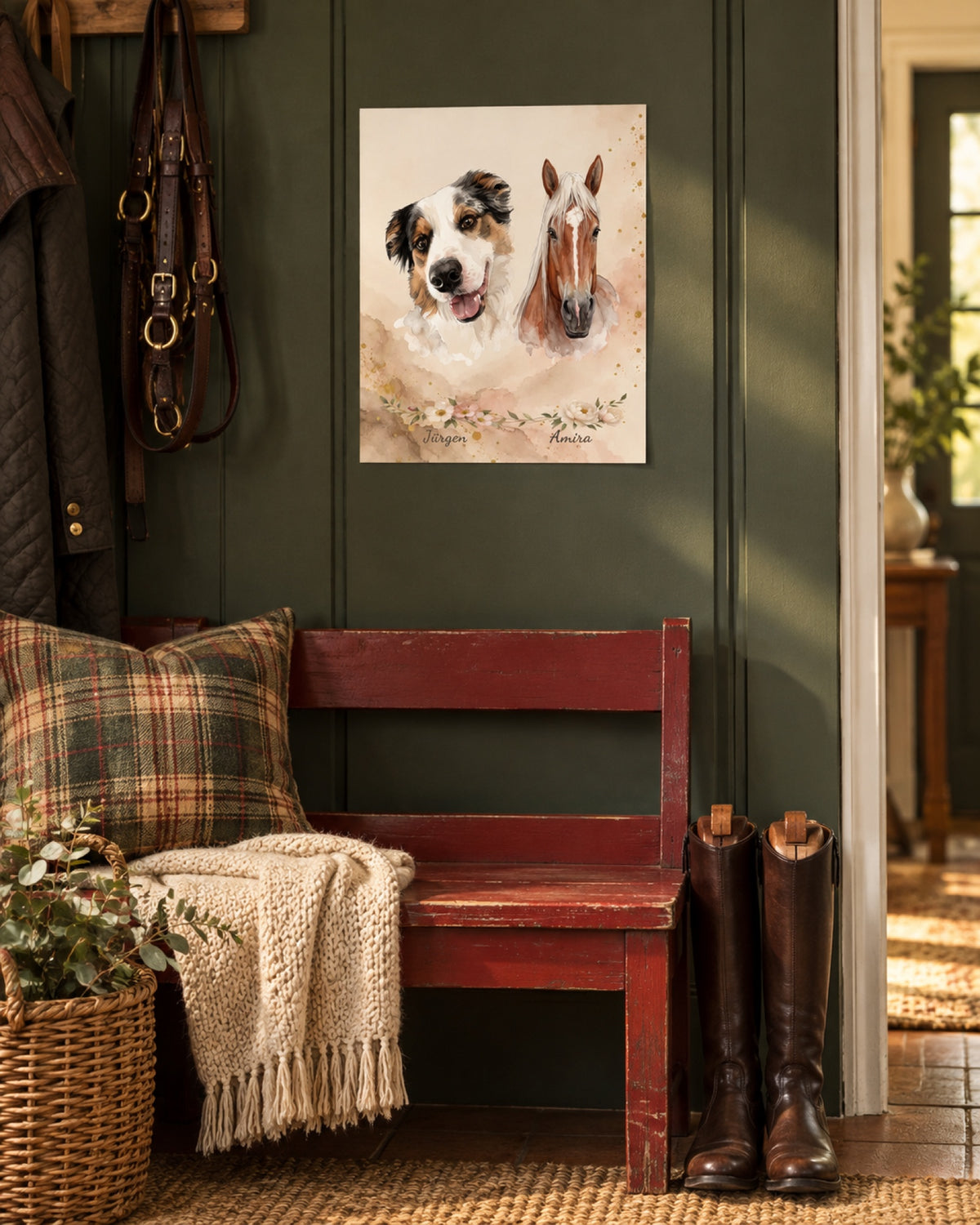 Ungerahmtes Poster mit Australian Shepherd Jürgen und Fuchs Amira in einer Lifestyle-Szene: dunkelgrüner Landhausflur mit roter Sitzbank und Reitstiefeln, kleines ungerahmtes Doppelportrait an der Wand