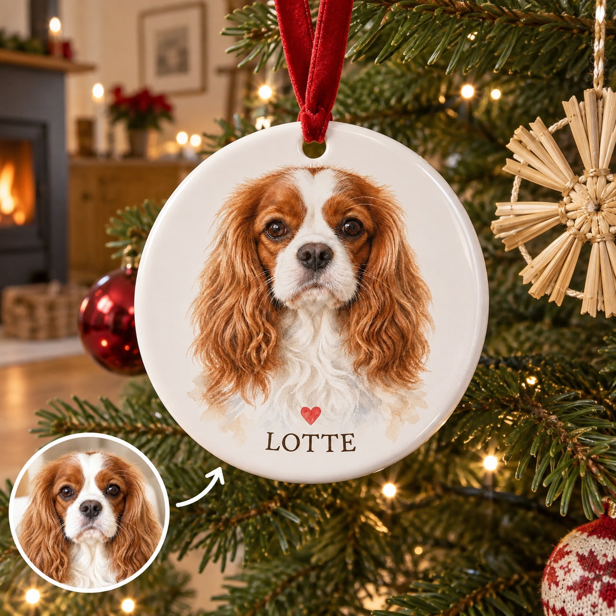 Weihnachtsbaumschmuck mit Tierportrait und Name, daneben das Ausgangsfoto